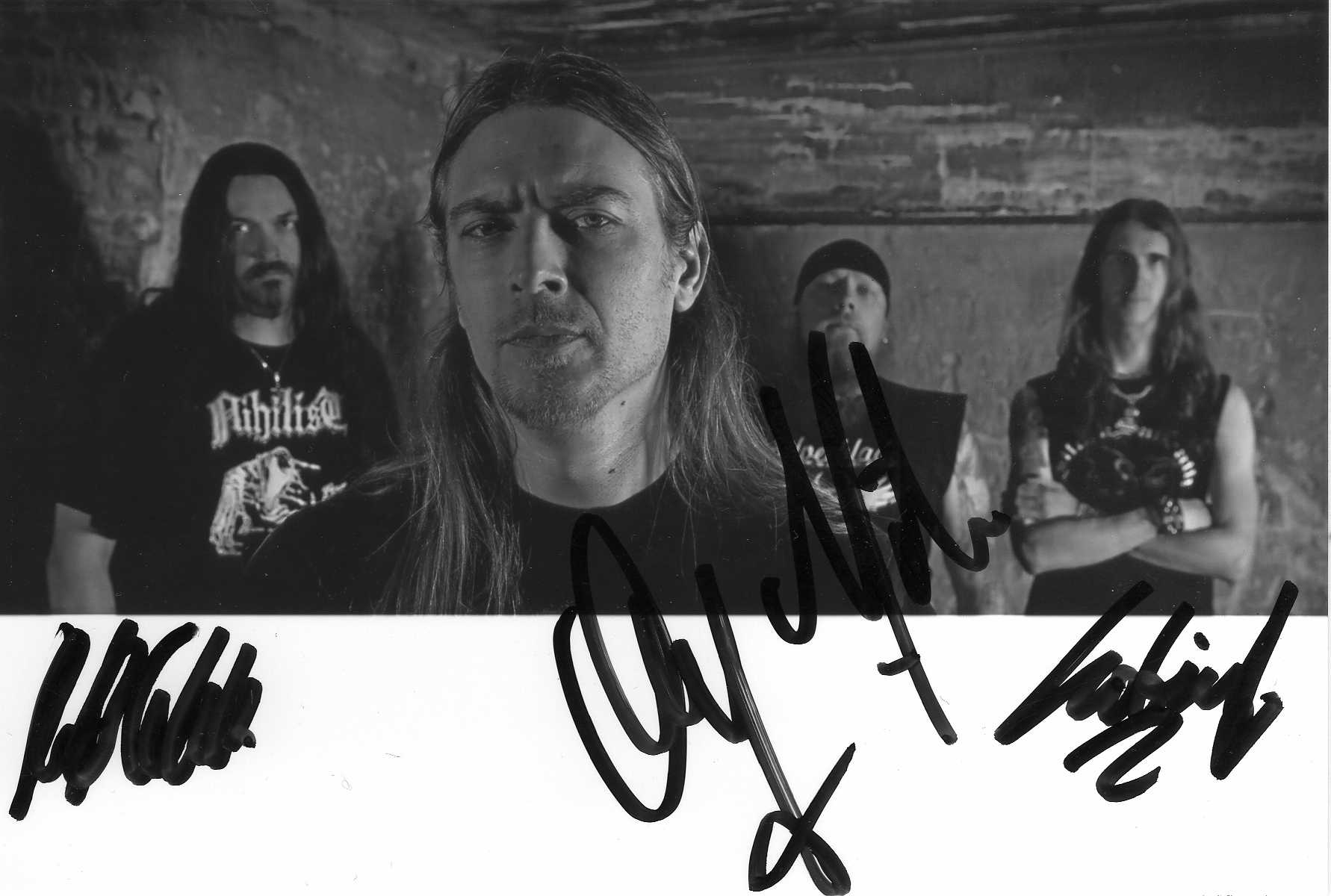 Grave - Death metalová Skupina - podpisy